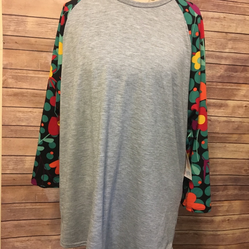 NWT Mod Floral 3/4 Length Sleeve Raglan Tee